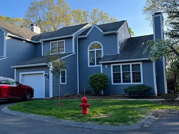 10 Bishops Forest Dr, Waltham, MA 02452