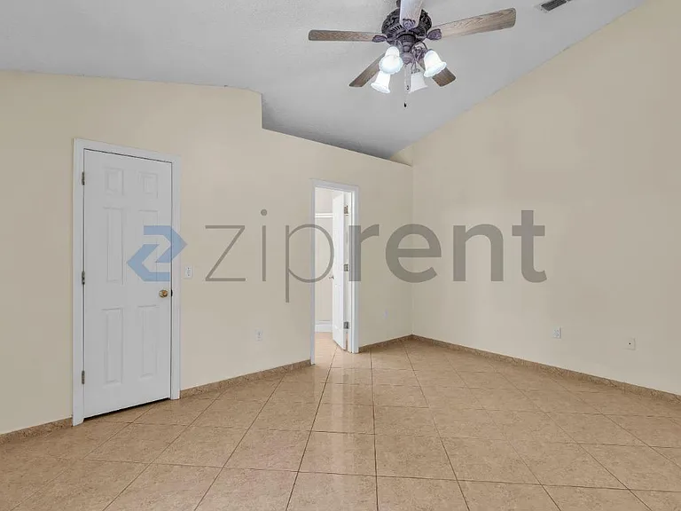 228 Grifford Dr — Photo 8