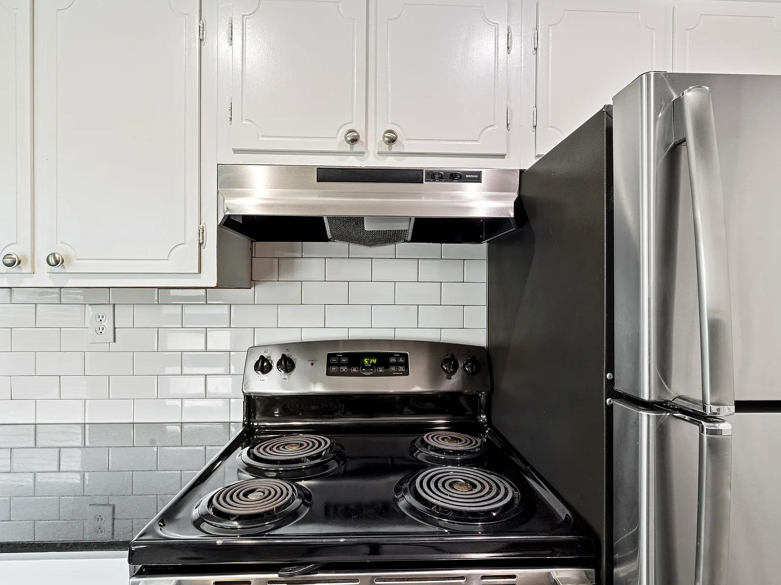 2 bed, 1100 sqft, $1,300 — Photo 4