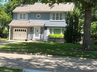 3216 SW 19th St, Topeka, KS 66604