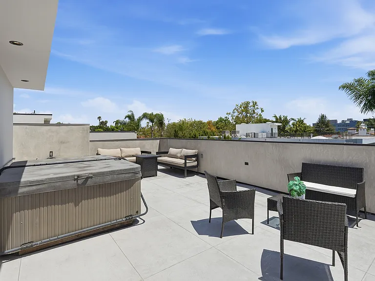 425 N Alfred St — Photo 20