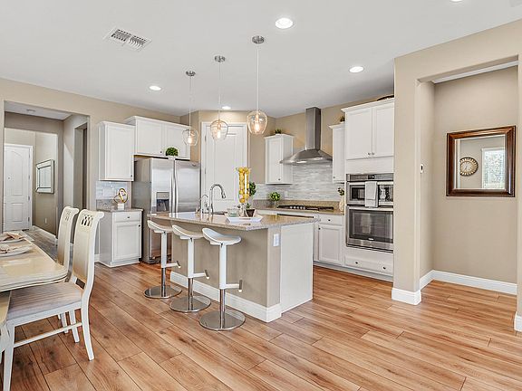 3rd image of 72 Berneri Dr