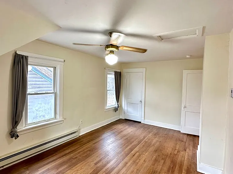 1528 Dagmar Ave — Photo 10