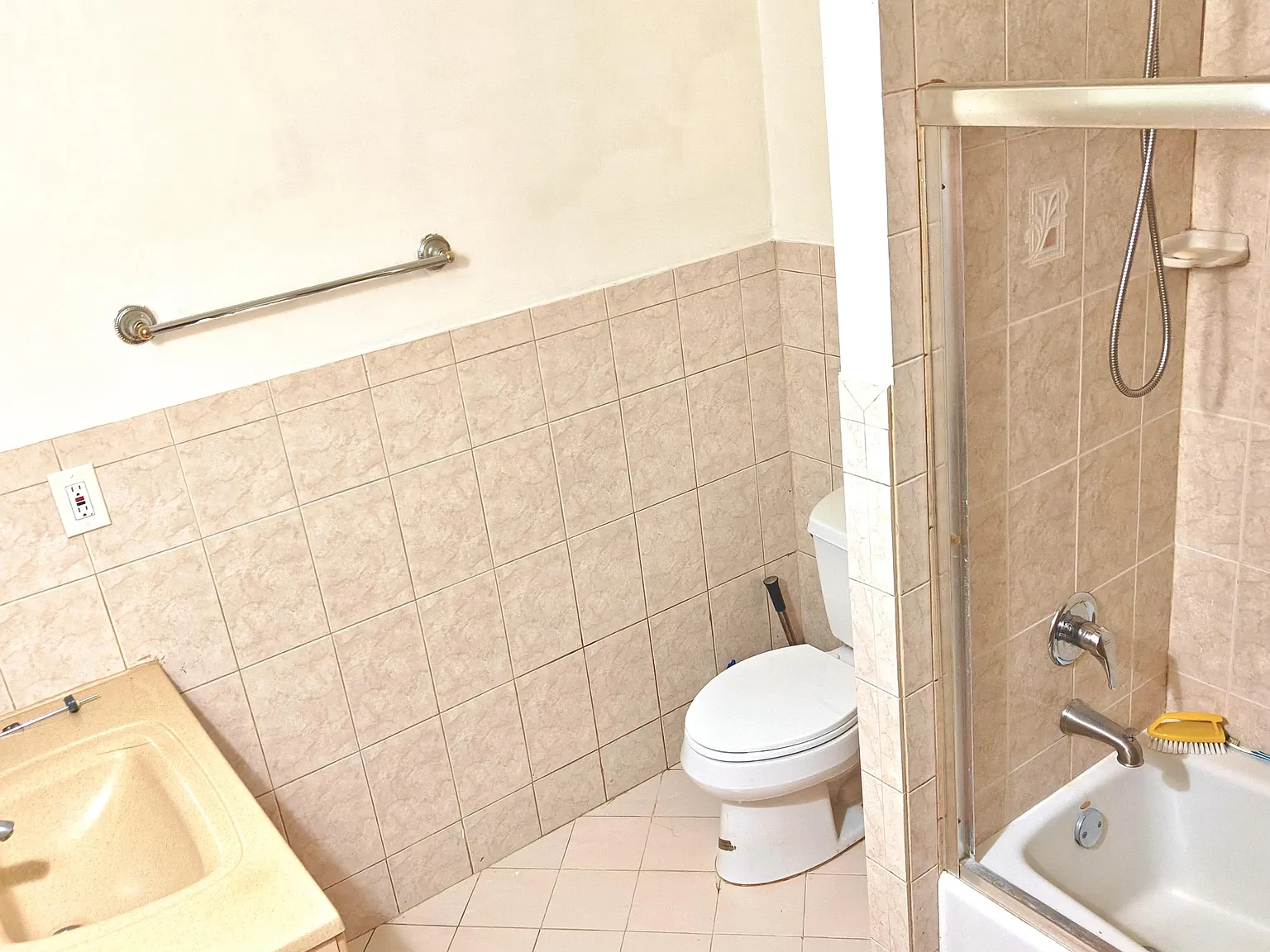 4 bed, 1880 sqft, $4,200 — Photo 3