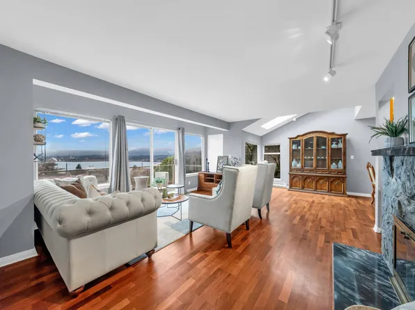 7238 Braeside Dr, Burnaby, BC V5A 1E8