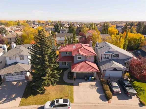 52 W Edgepark Rd NW, Calgary, AB T3A 4P8