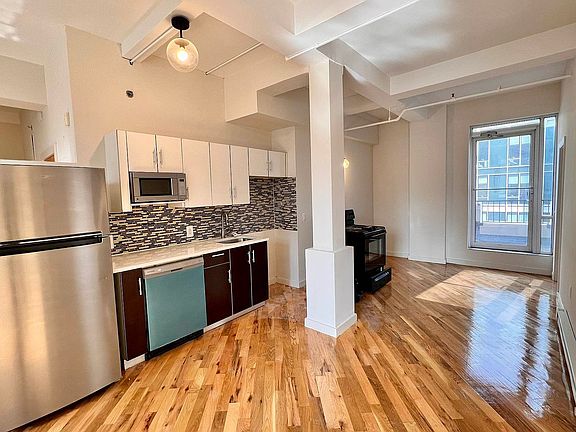 2nd image of 2928 41st Ave APT 1004