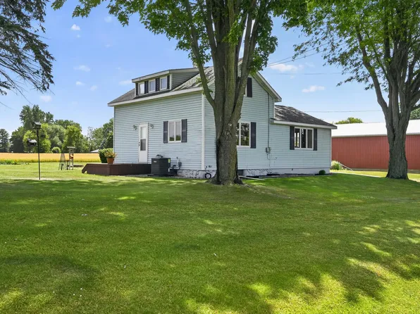 1253 S Waldron Rd, Crystal, MI 48818