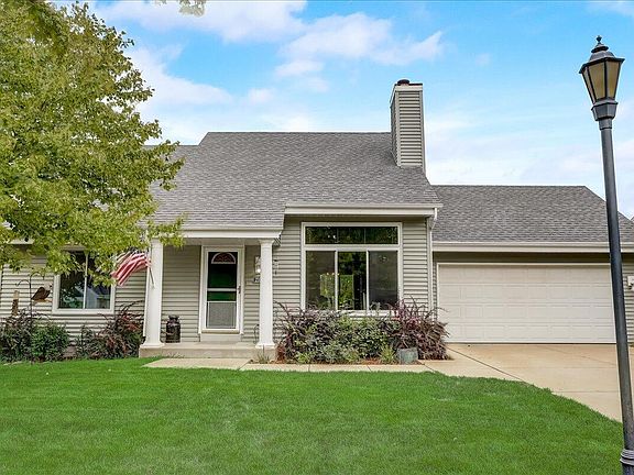 5th image of 2704 Field Dr