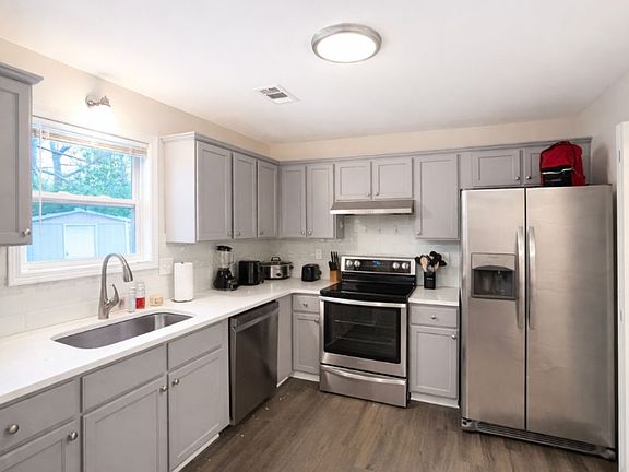 3rd image of 116 Woodberry Ct