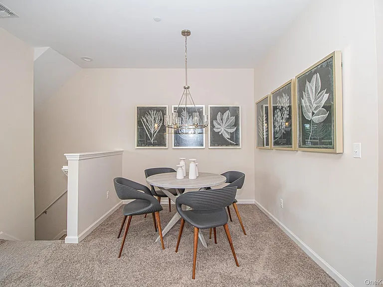 208 Ashley Ct — Photo 12