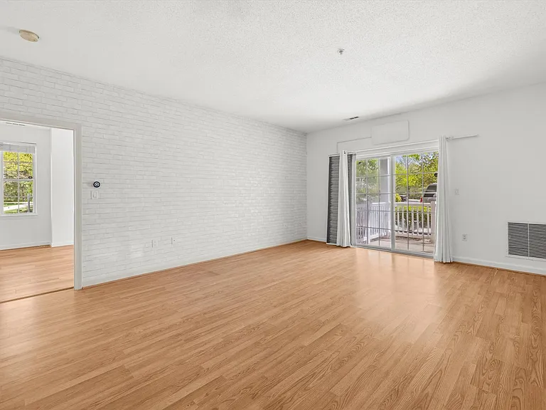 21 Hampshire Rd #101 — Photo 11