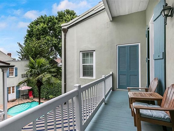 5th image of 617 Dauphine St APT 4