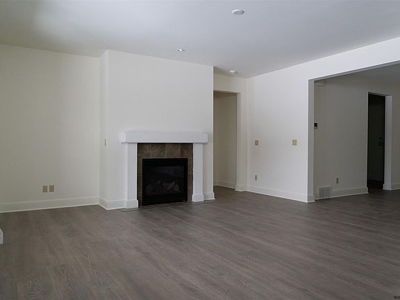 2nd image of 9 Howland Park Dr