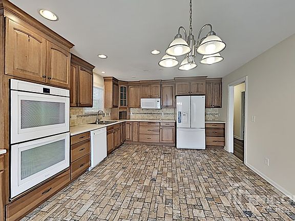 4th image of 1620 Antebellum Dr