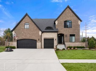 48965 Pinebrook Dr #1, Utica, MI 48315