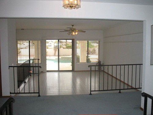 4th image of 256 Acoma Blvd S