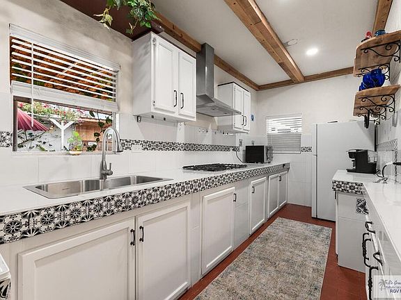 5th image of 293 N 7th St