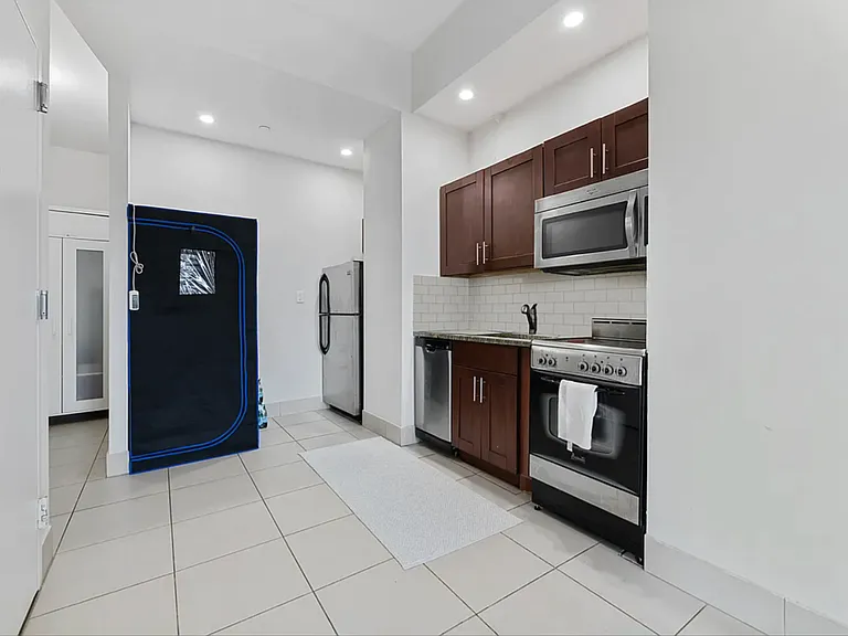2147 2nd Ave #PHA — Photo 8