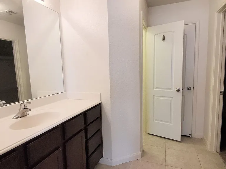 1314 Shumard Dr — Photo 10