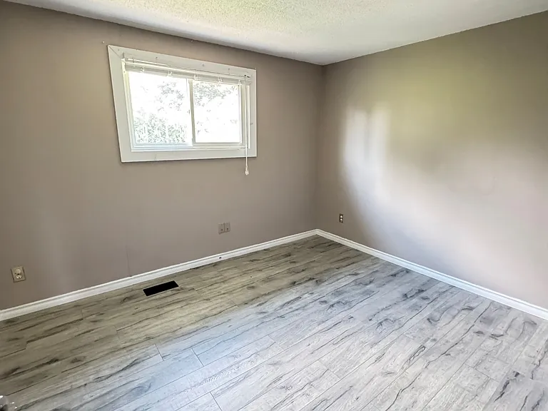 129 Kortright Rd W — Photo 11