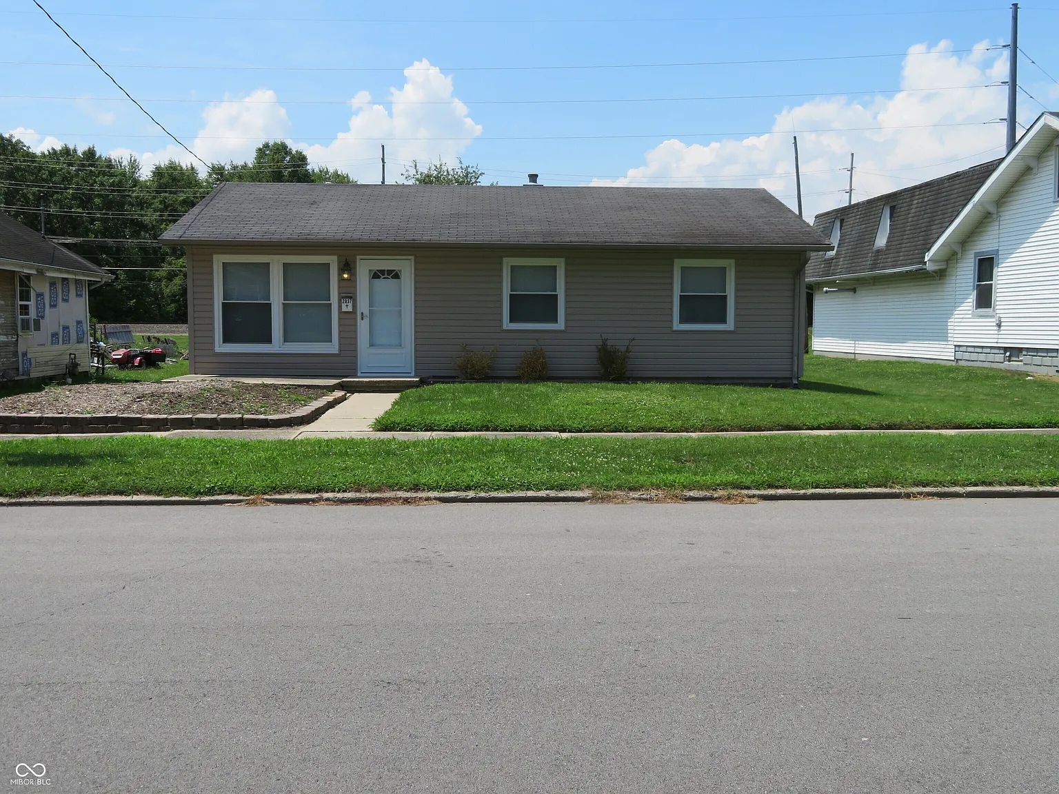 2037 Lafayette St photo 1