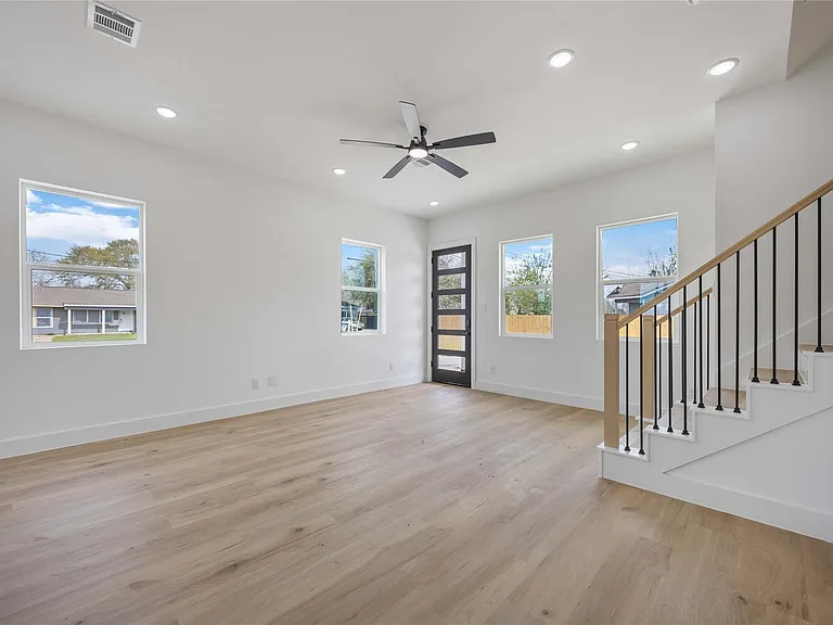 4804 Carmen St #B — Photo 7