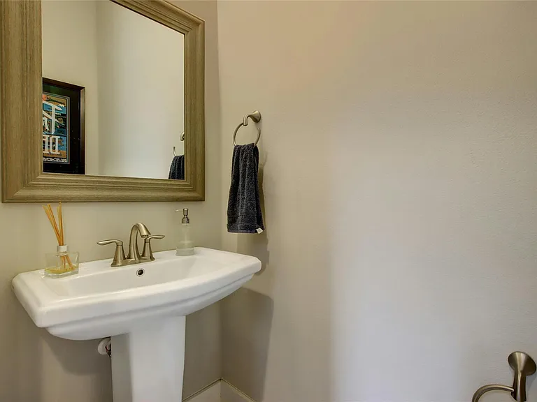 2114 Philomena St — Photo 32