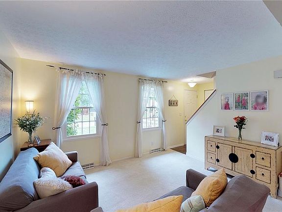 3rd image of 164 Oakhurst Dr