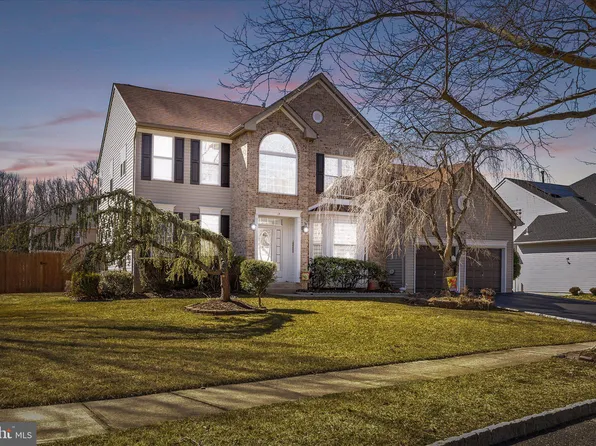 15 Eastwood Dr, East Windsor, NJ 08520