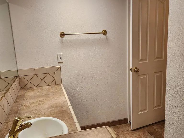 2253 Daytona Ave — Photo 22