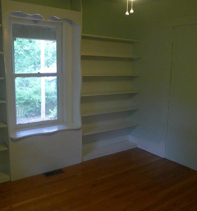 2nd image of 216 E Conner St