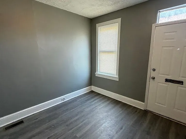 417 Cedar St — Photo 2