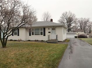 43 Meadowdale Dr, Rochester, NY 14624