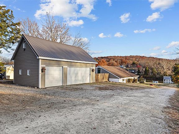 4th image of 6146 Chippewa Dr