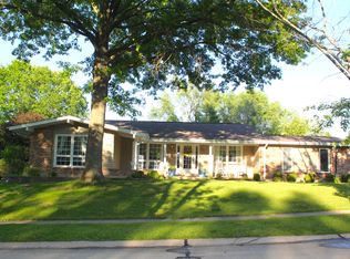 540 Hickory View Ln, Ballwin, MO 63011