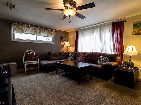 5th image of 9905 Crestwood Dr