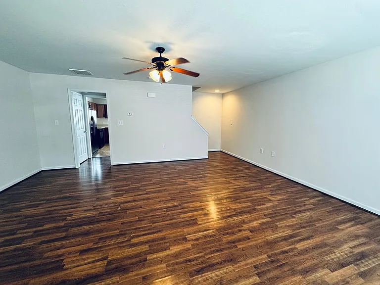 110 Aaron Pl #205 — Photo 2