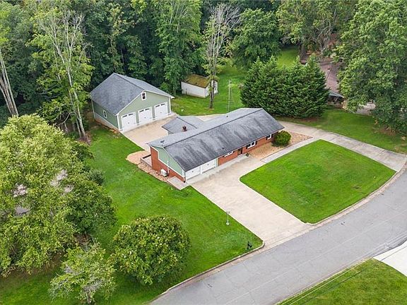 3rd image of 106 Pine St