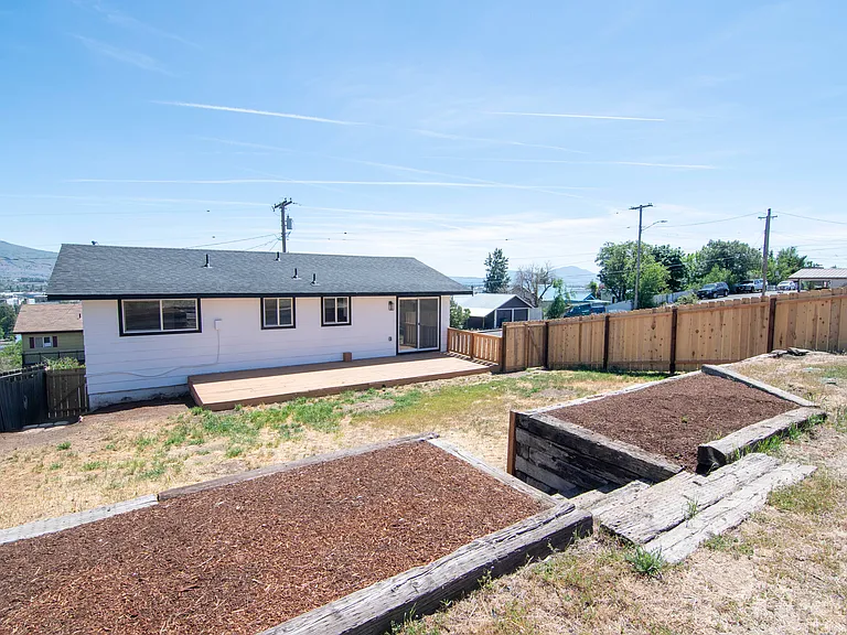 148 S Rogers Ave — Photo 33