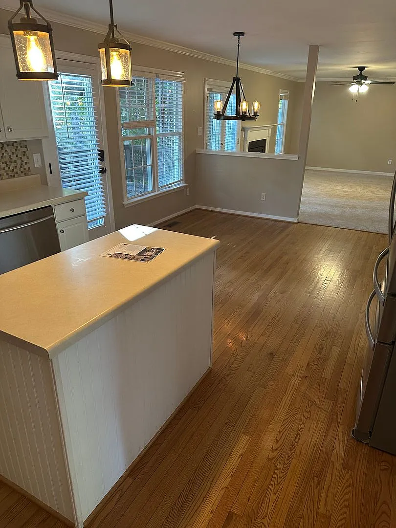 4 bedroom/3 bathroom house — Photo 3