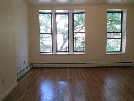 Rented by NY Casa Group | media 21