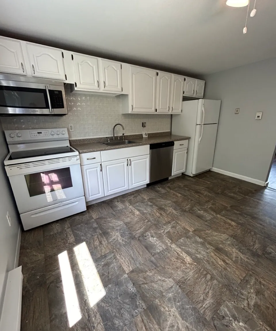 2 bed, 725 sqft, $1,875 — Photo 2