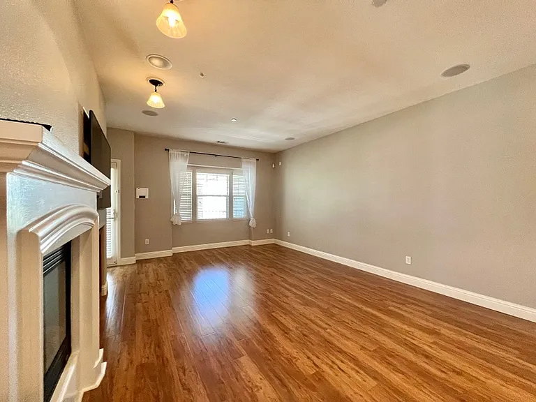 720 Wintergreen Ct — Photo 9