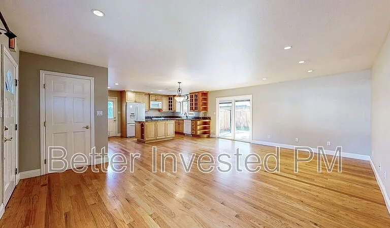 1824 Midway Dr — Photo 2