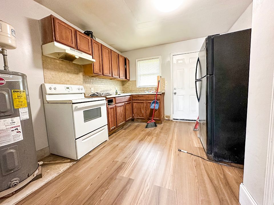 1st image of 616 N College Dr #4