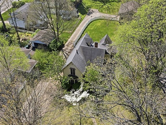 2nd image of 625 Boyce St