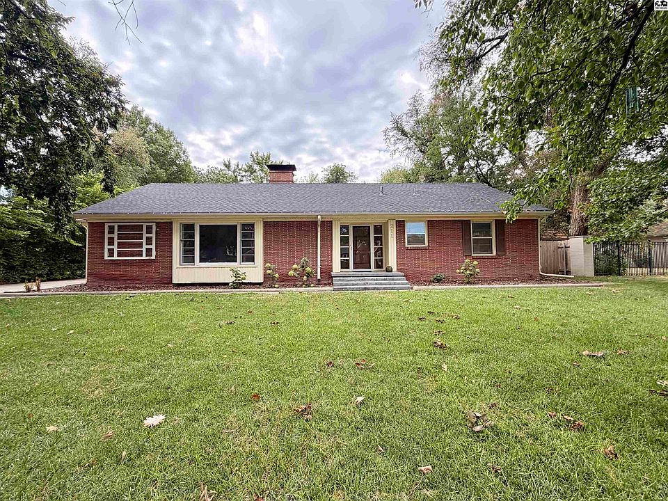 1st image of 211 Hyde Park Dr