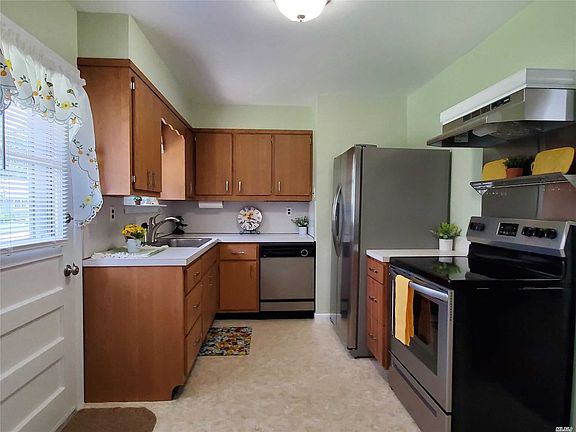 2nd image of 1 Tucker Ln