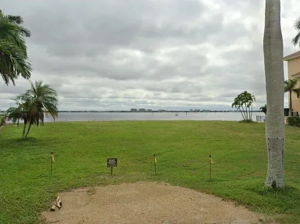 362 Bayshore Dr, Cape Coral, FL 33904